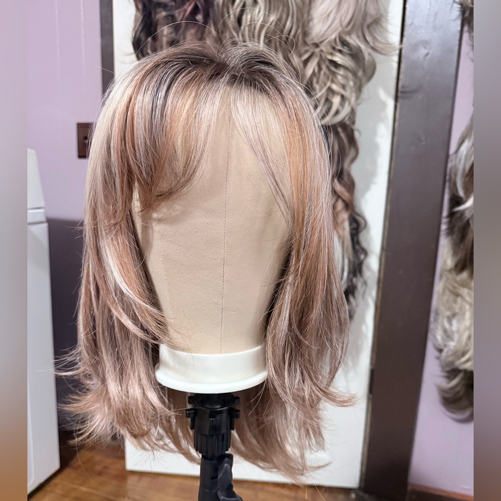 Everyday Layered Women's Wig in Rose Blonde with Fringe - Unbranded